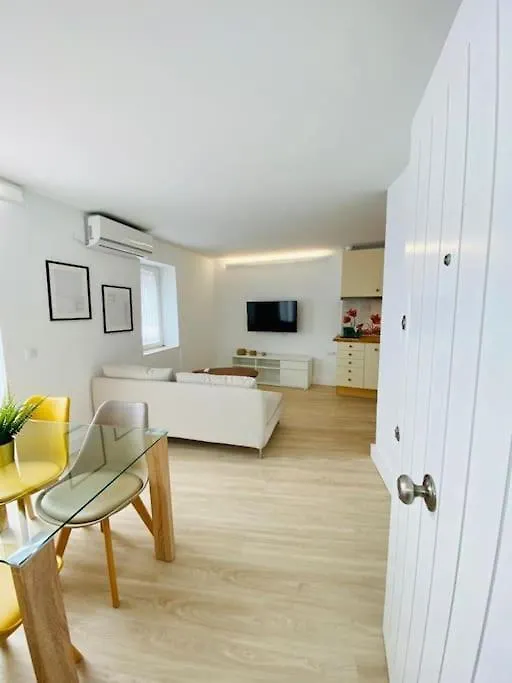 Apartment Mini Loft Con Patio En La Alameda De Sevilla Spain